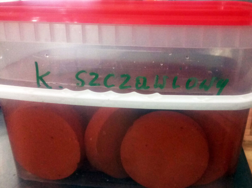 Dozowniki ceramiczne zanurzone w roztworze kwasu szczawiowego